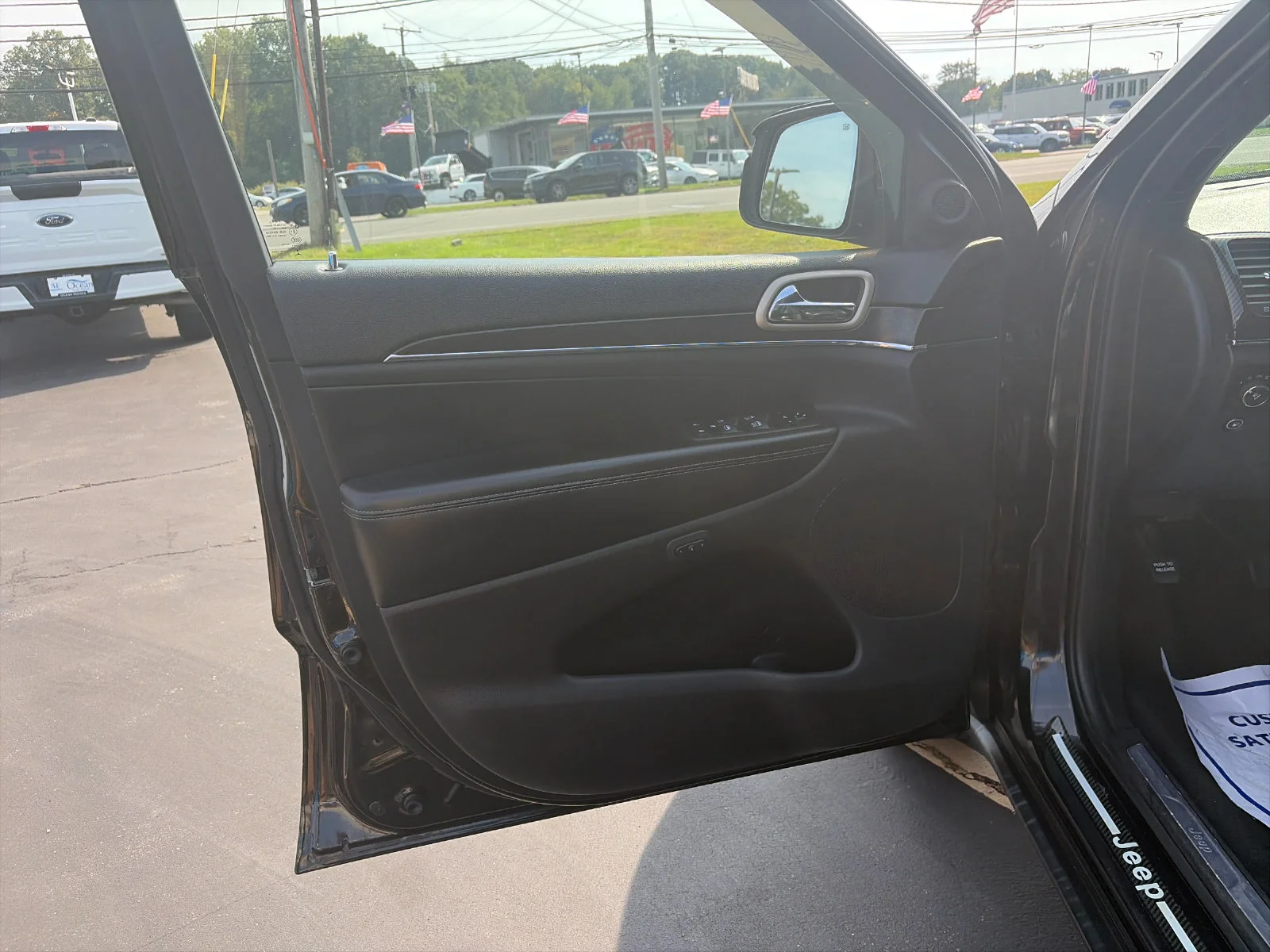 Used 2014 Brilliant Black Crystal Pearlcoat Jeep Limited image 12