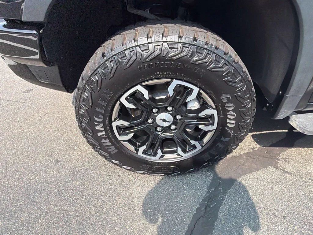 Used 2025 Black Chevrolet ZR2 image 36
