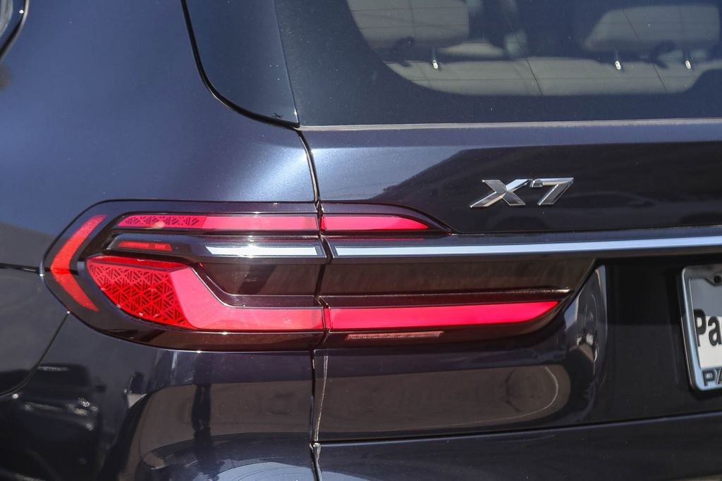 Used 2025 Carbon Black Metallic BMW xDrive40i image 7