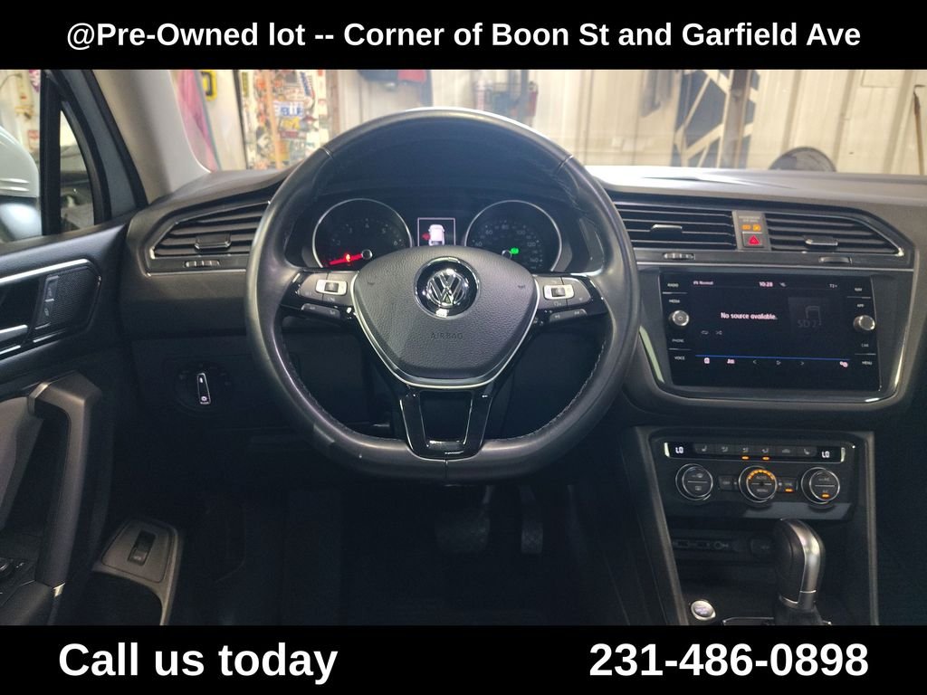Used 2018  Volkswagen 2.0T SEL image 17