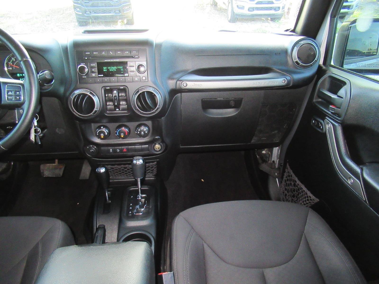 Used 2018 Silver Jeep Unlimited Sport image 13