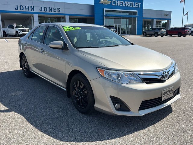 Used 2014 Creme Brulee Toyota LE image 2