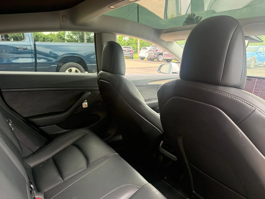 Used 2022 White Tesla Base image 20
