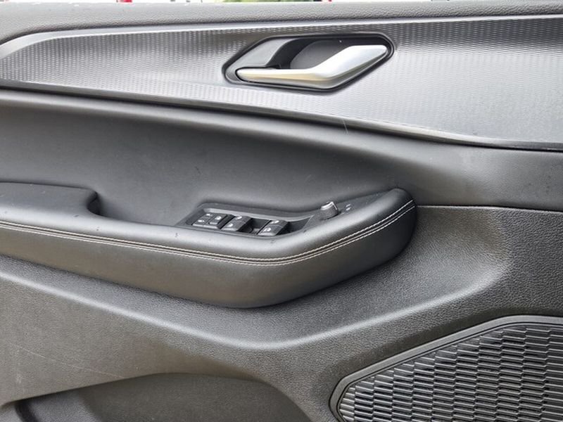 Used 2023 Metallic Jeep Altitude image 28