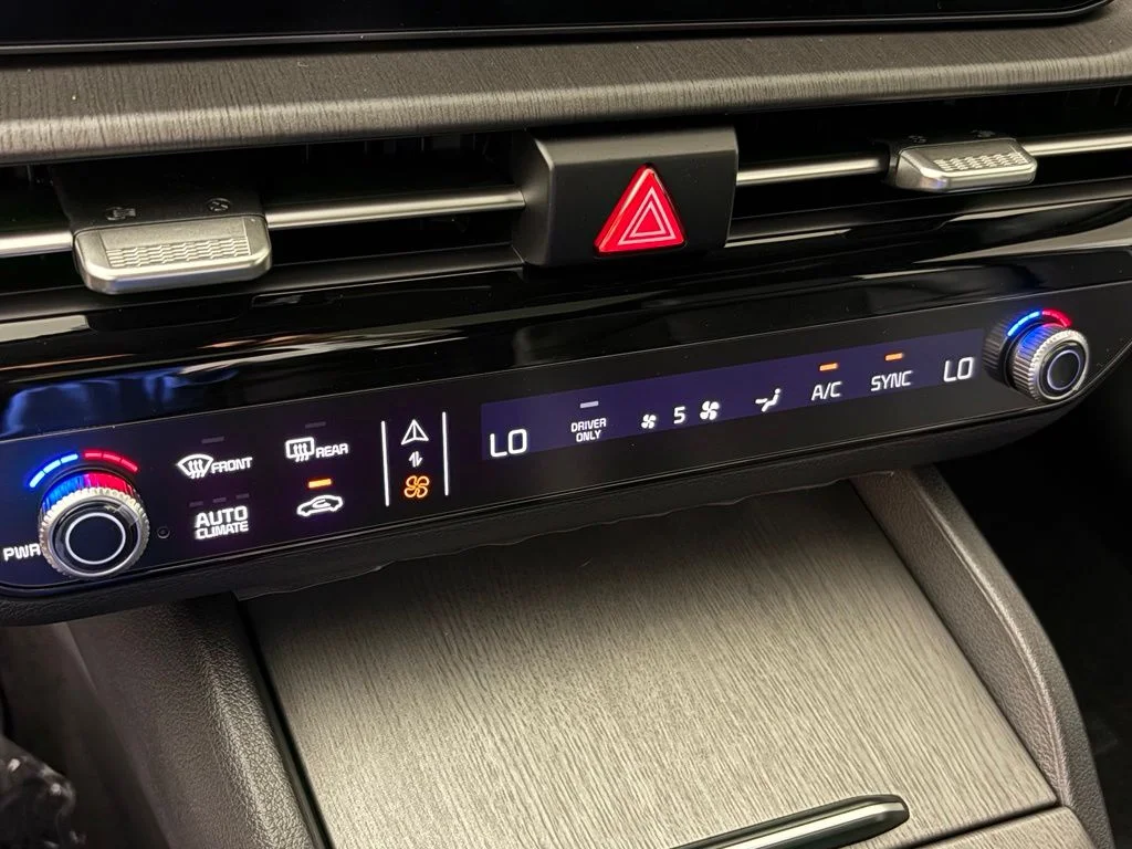New 2027 White Kia X-Line image 28