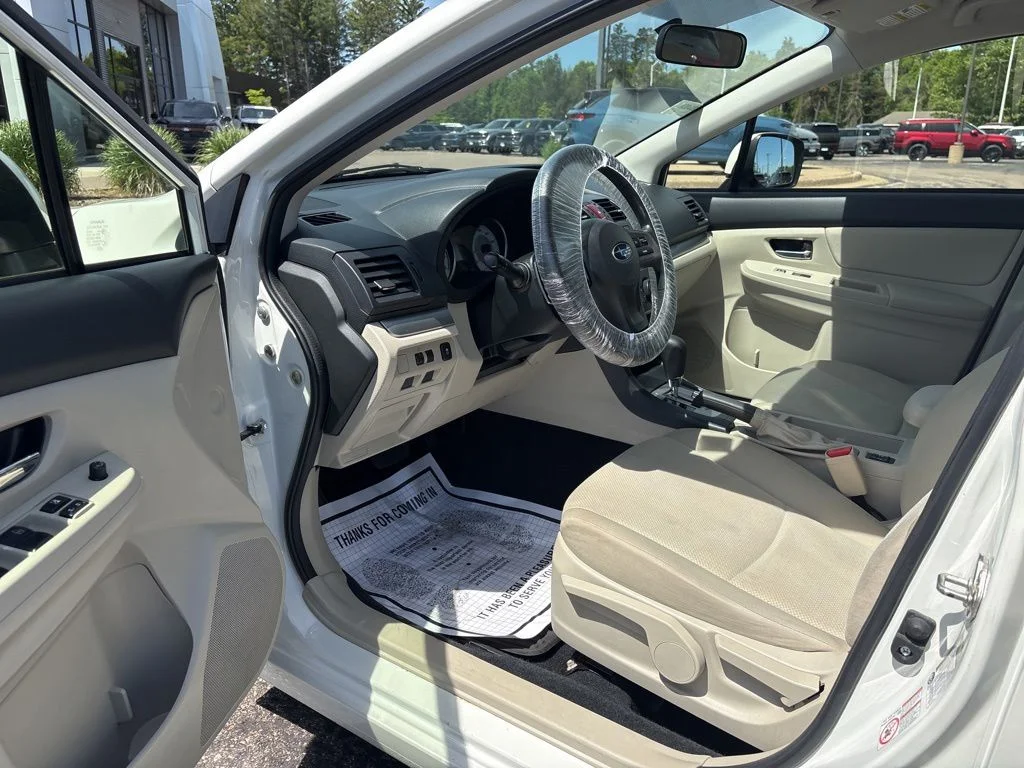 Used 2014 Satin White Pearl Subaru 2.0i Premium image 10