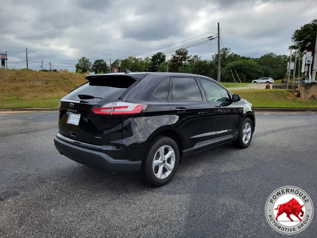 Used 2024 Black Ford SE image 5