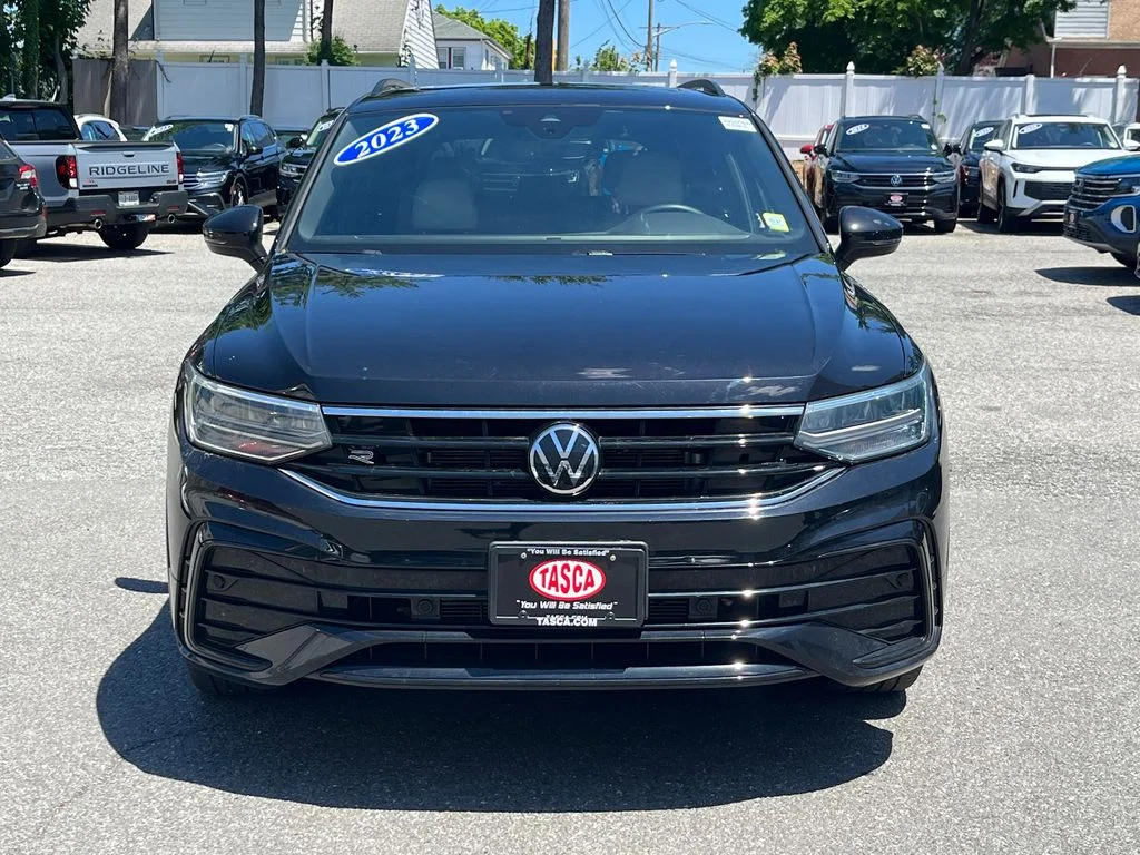 Used 2023 Black Volkswagen 2.0T SE R-Line Black image 6