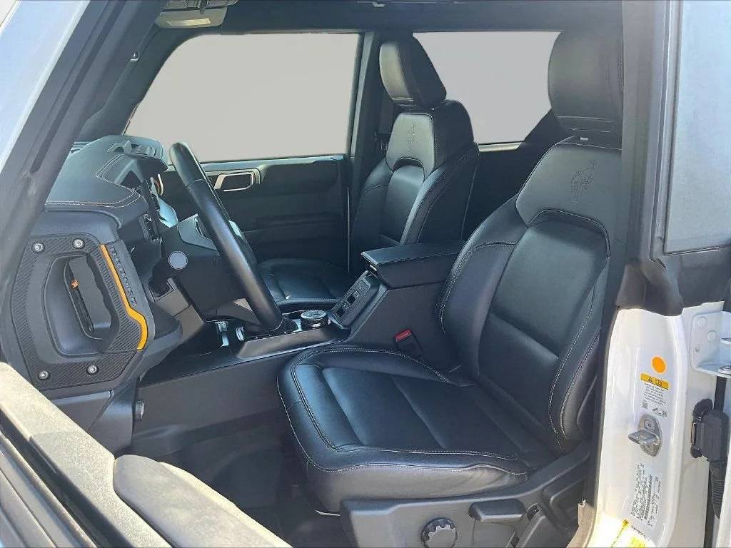 Used 2024 Oxford White Ford Badlands image 23
