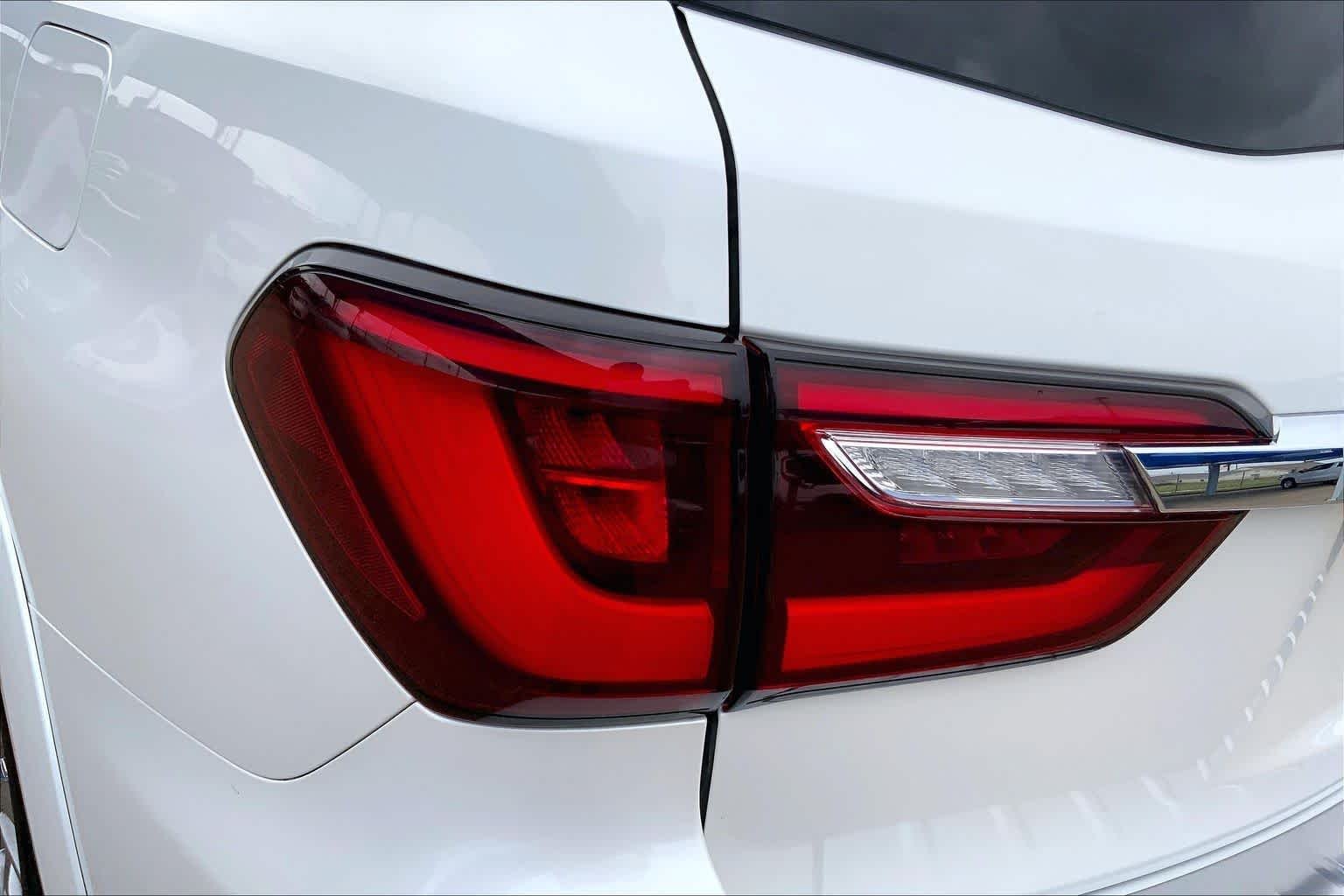 Used 2019 Moonstone White INFINITI LUXE image 29