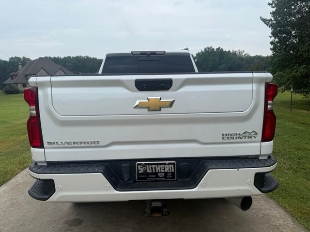 Used 2022 Beige Chevrolet High Country image 4