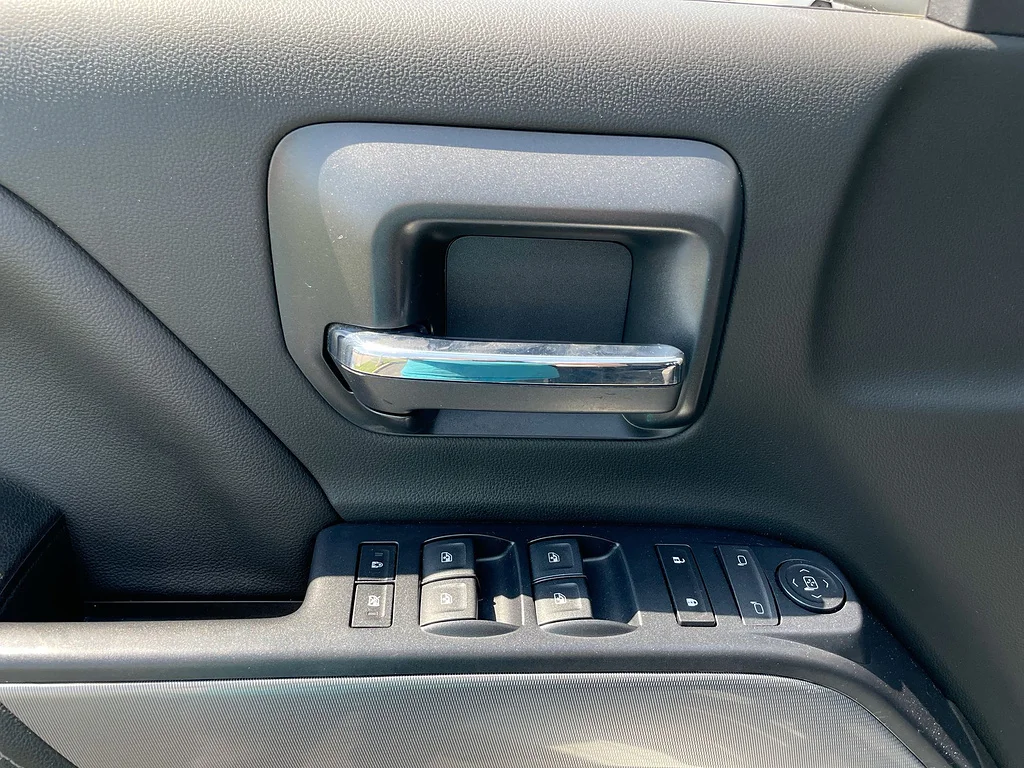 Used 2019 Summit White Chevrolet LT image 21
