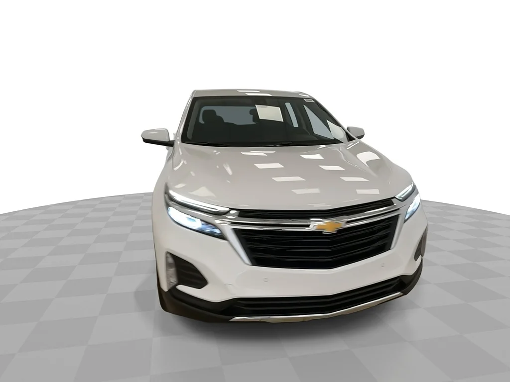Used 2024 Summit White Chevrolet LT image 4