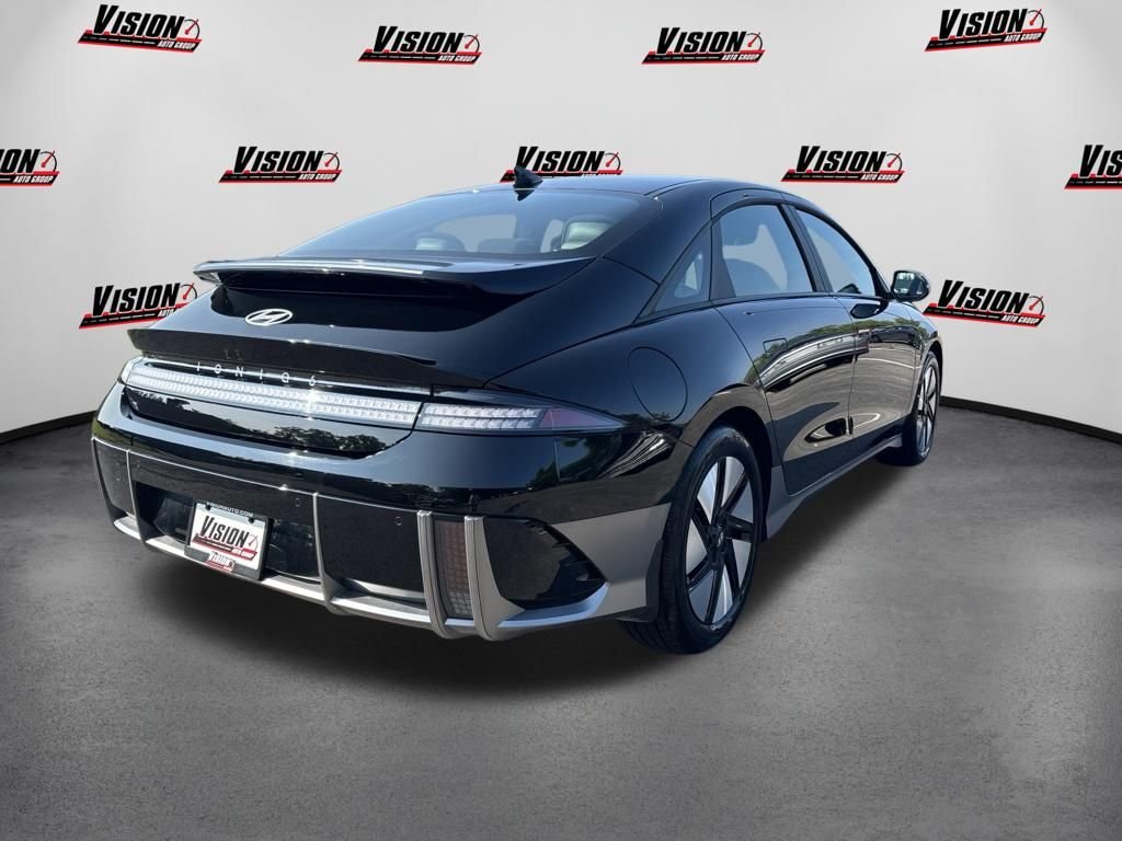 Used 2025 Black Hyundai SE image 5