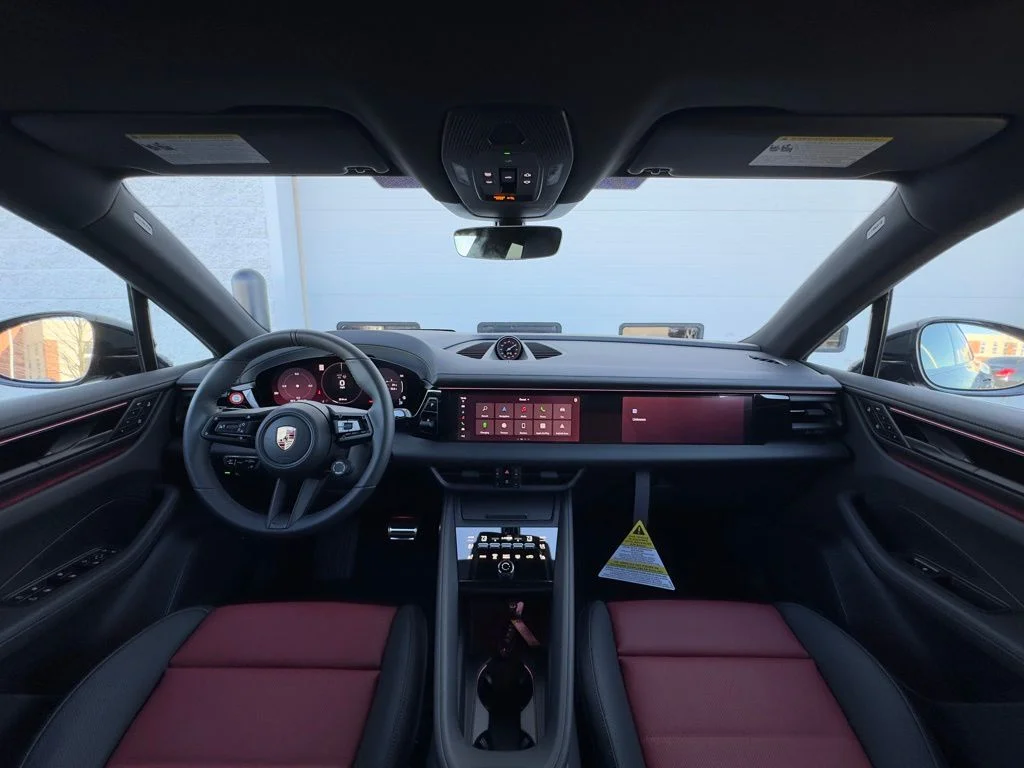 2025 Porsche Macan S - Photo 18