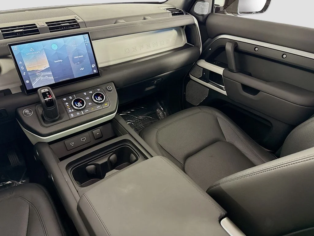 Used 2024 Gray Land Rover S image 25