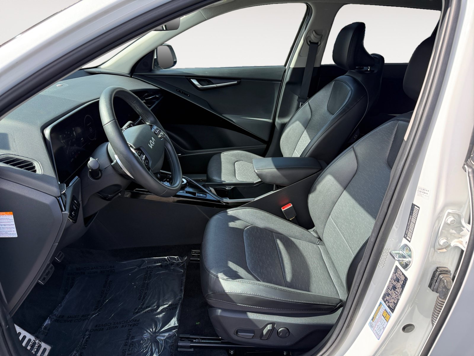 Used 2023 Snow White Pearl Kia Wave image 10