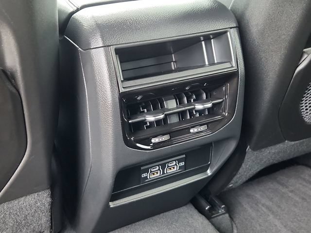 Used 2025  Jeep Laredo image 27