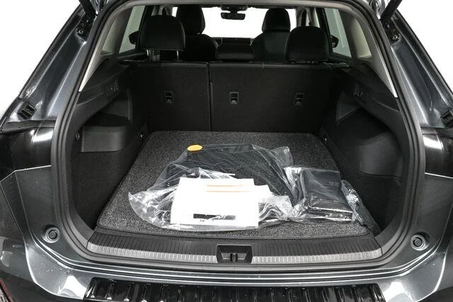 New 2026 Platinum Gray Metallic Volkswagen SE image 26