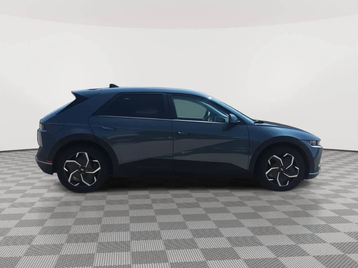 Used 2024 Digital Teal Hyundai SE image 4