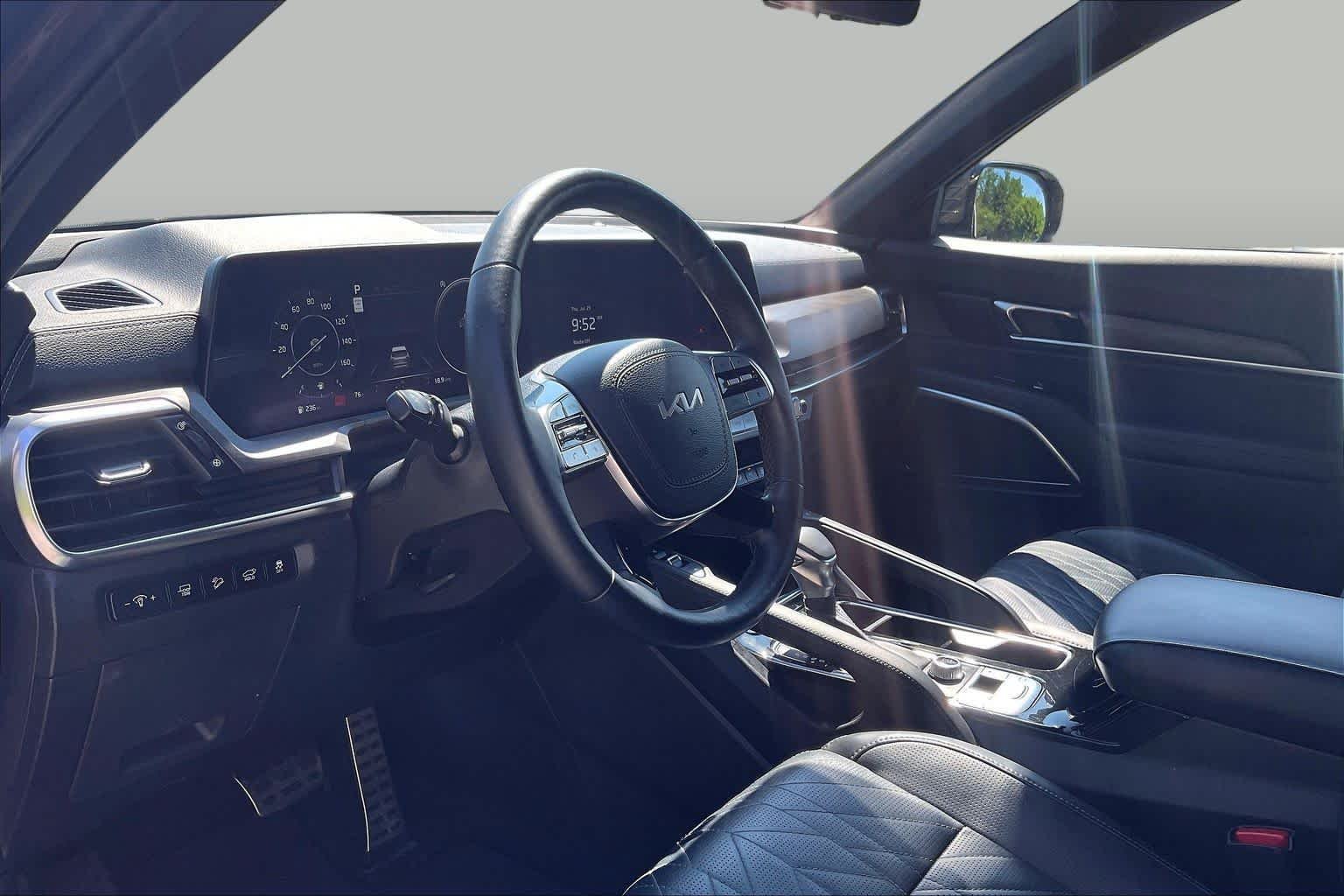 Used 2024 Dark Moss Kia SX Prestige X-Line image 17