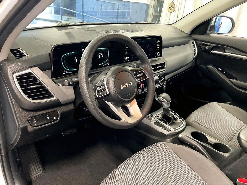 Used 2024 White Kia LX image 8