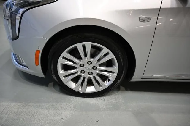 Used 2019 RADIANT SILVER METALLIC Cadillac Luxury image 29