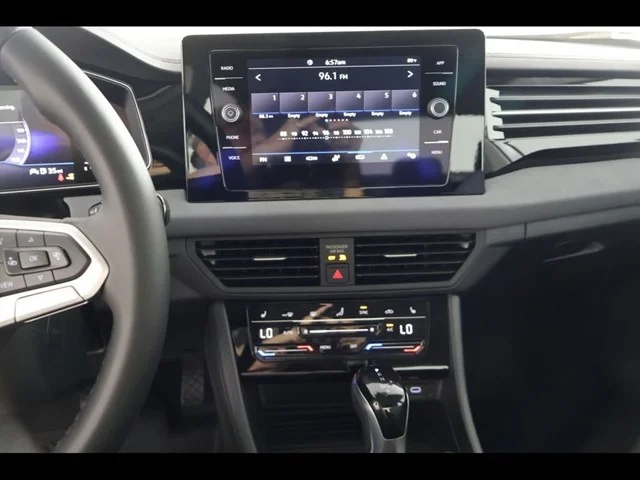 2025 Volkswagen Jetta SE - Photo 19