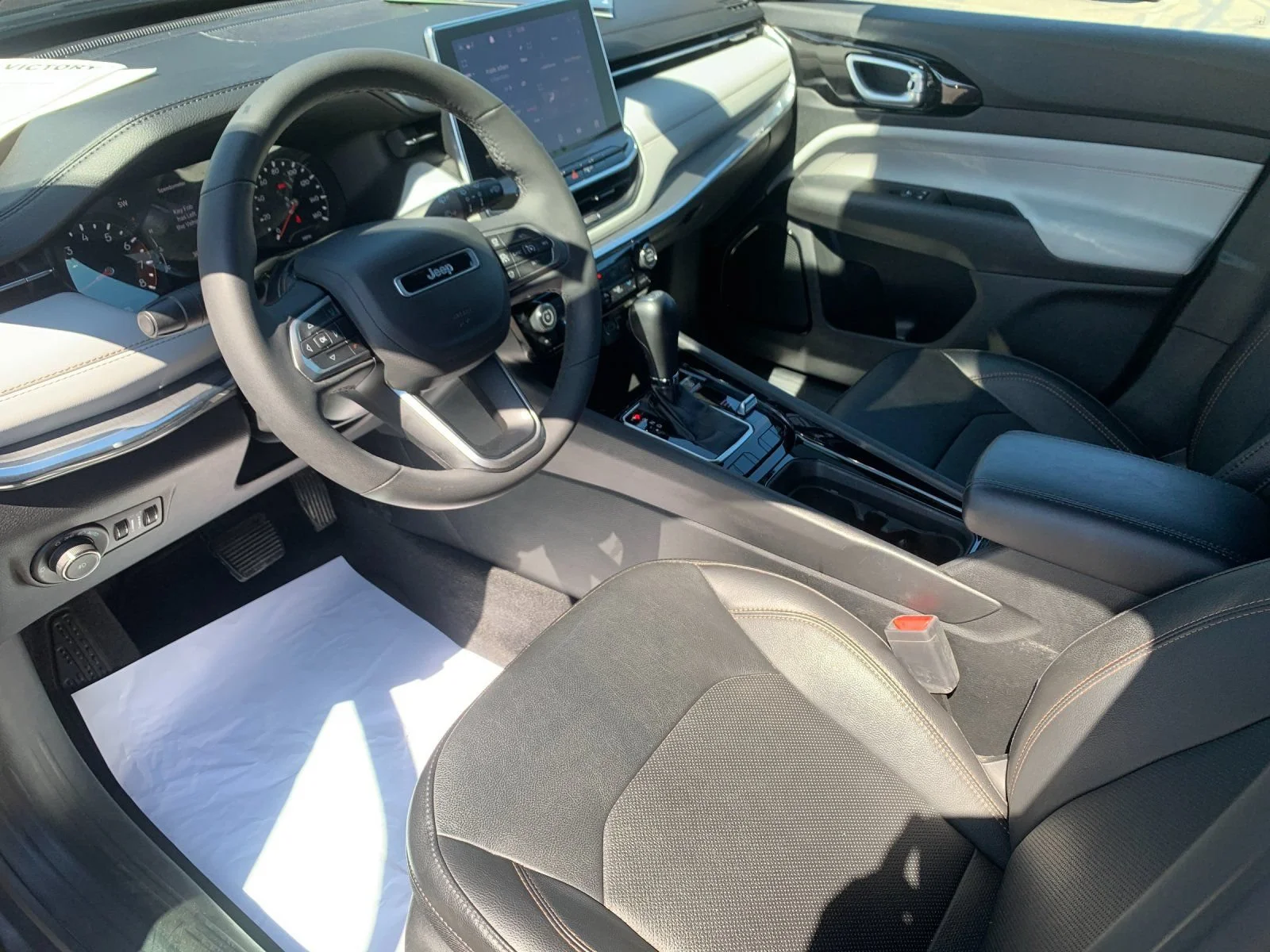 Used 2023 Gray Jeep Limited 4x4 image 10
