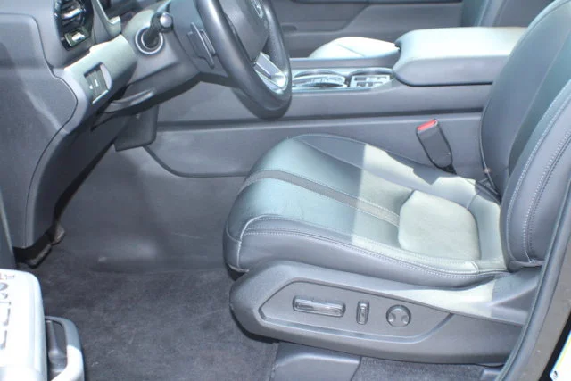 Used 2023 Crystal Black Pearl Honda Touring image 12
