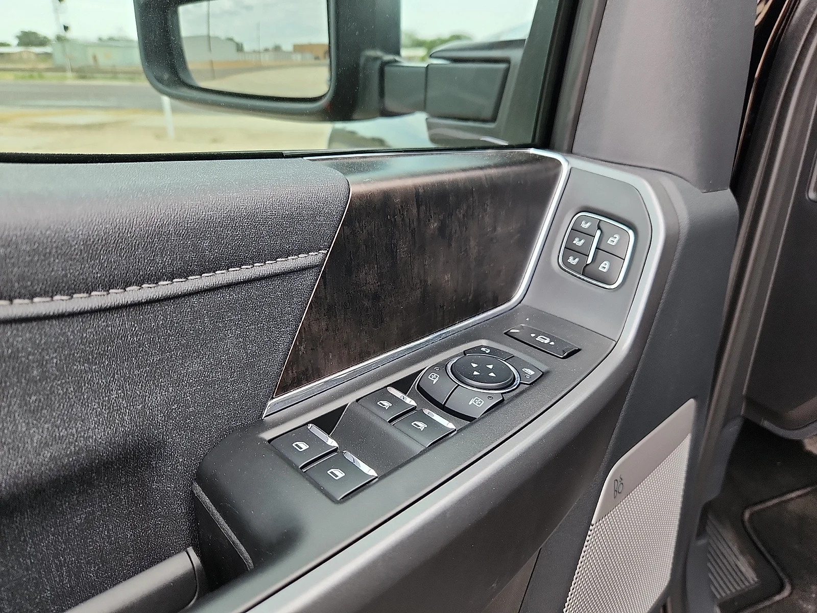 New 2026 Agate Black Metallic Ford F-250® Lariat® image 15