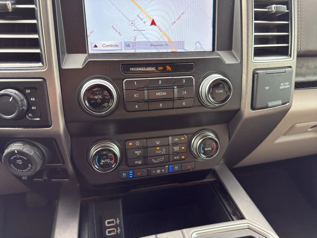 Used 2019 White Platinum Metallic Tri-Coat Ford Limited image 19