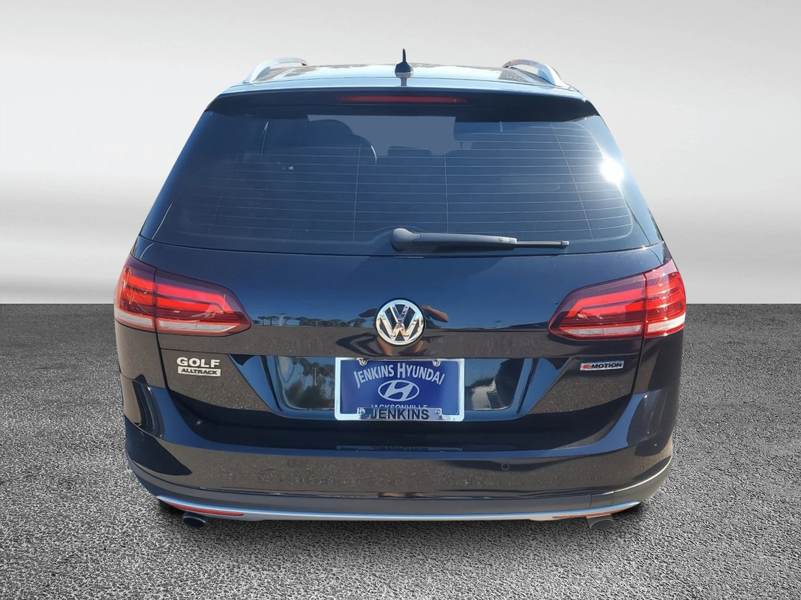 Used 2019  Volkswagen S image 4