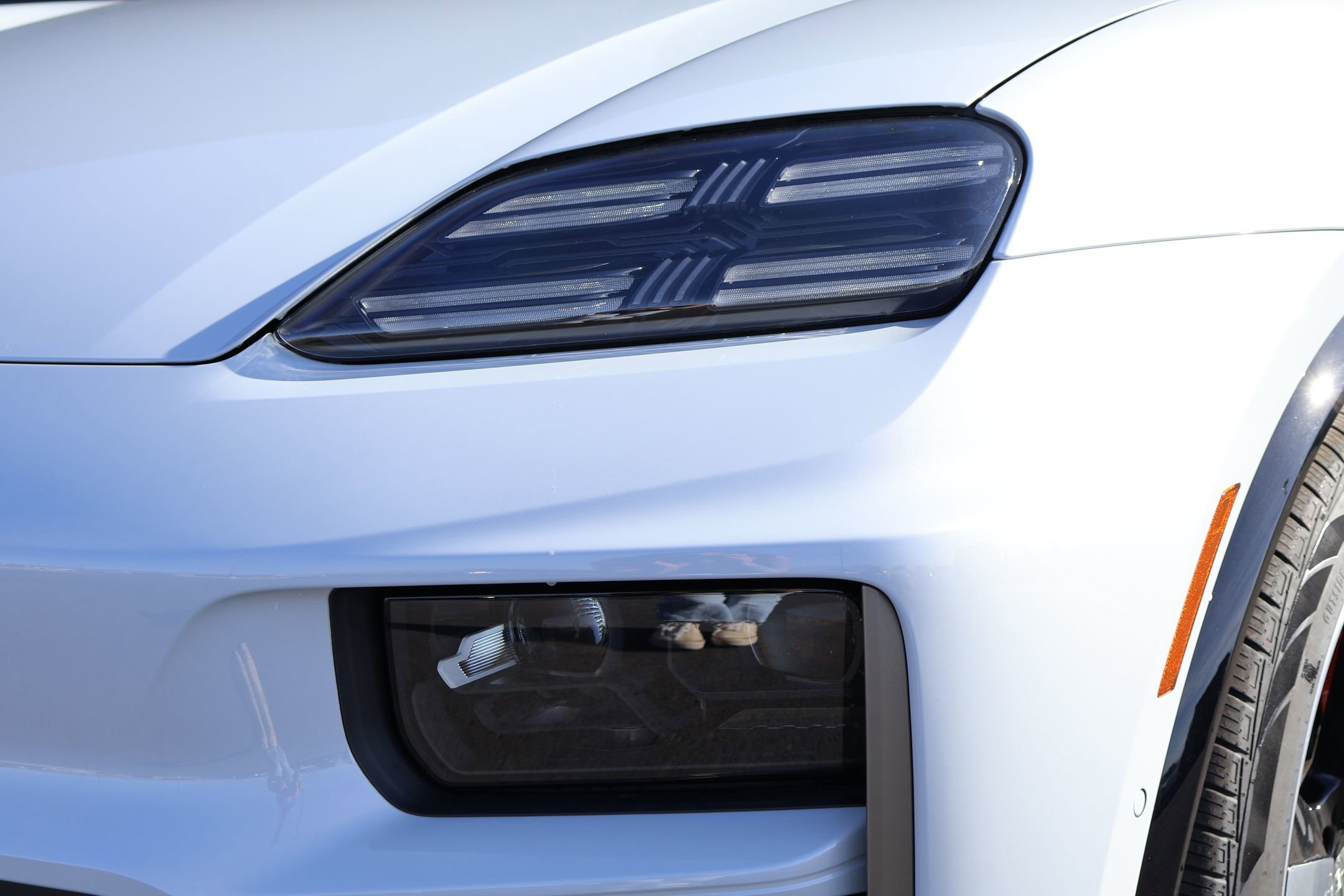2026 Porsche Macan Turbo Electric - Photo 11