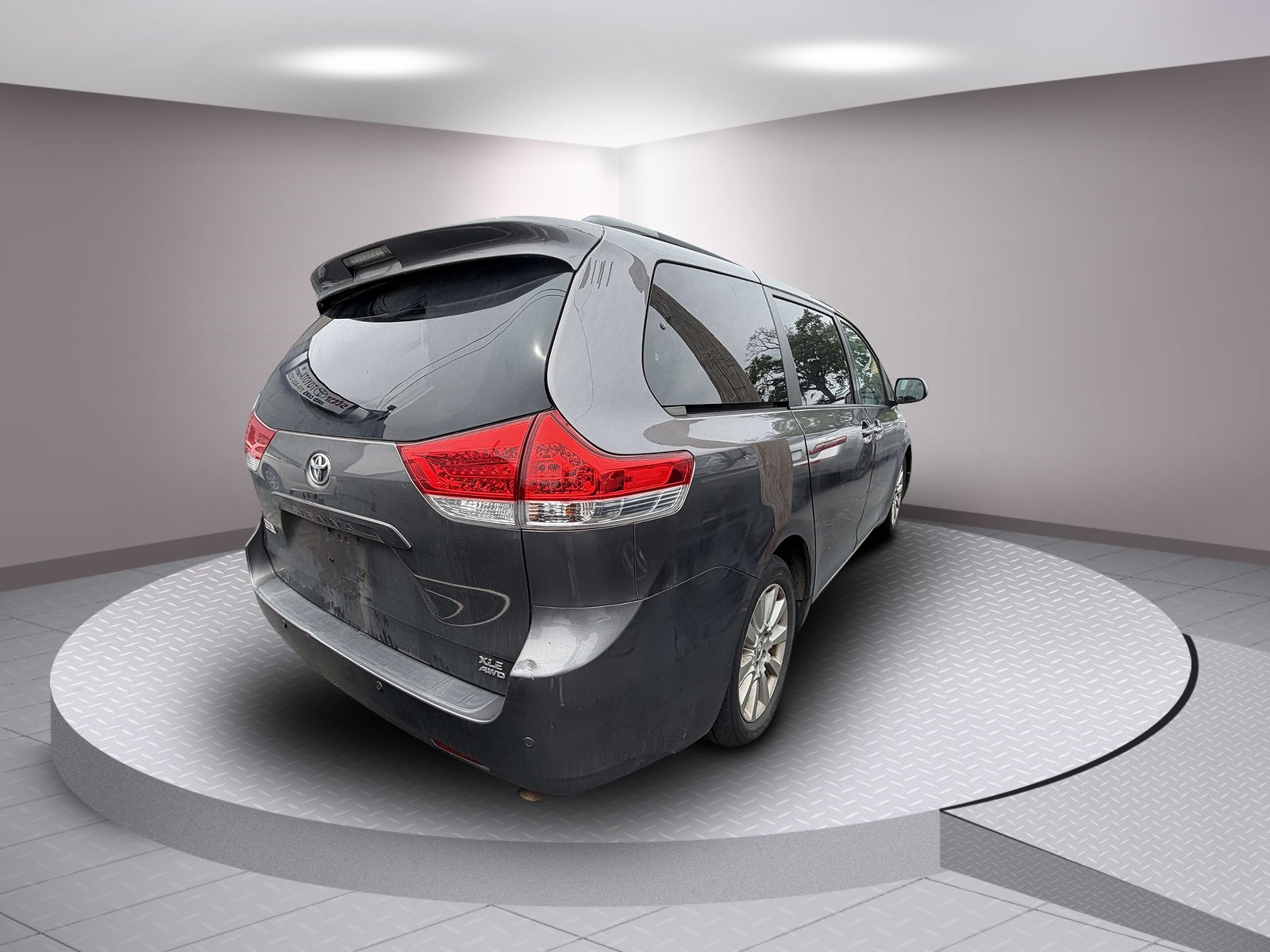 Used 2013  Toyota Limited 7-Passenger image 5