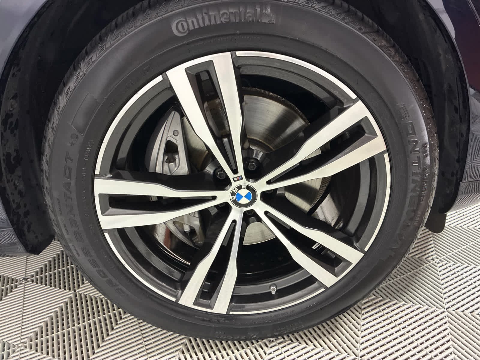 Used 2024 Carbon Black Metallic BMW xDrive40i image 11