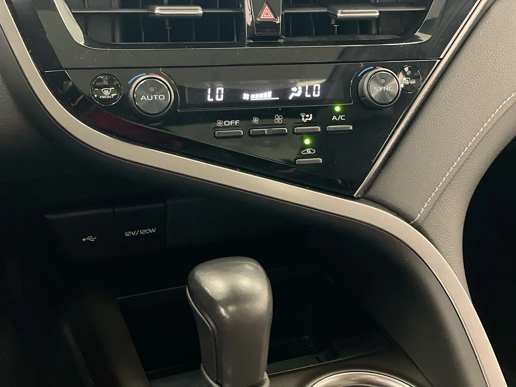 Used 2022  Toyota XSE image 18