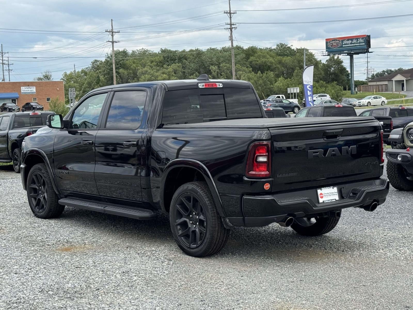 New 2026 Diamond Black Crystal Pearl-Coat Exterior Paint RAM Laramie image 25