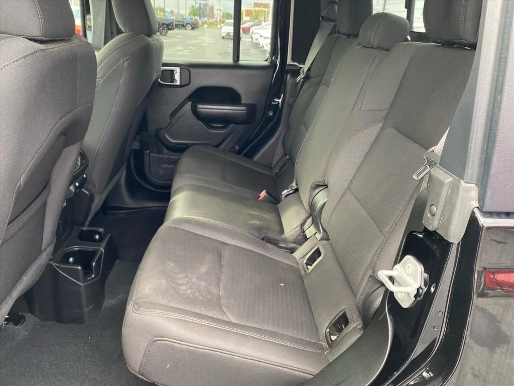 Used 2022 Black Clearcoat Jeep Altitude image 23