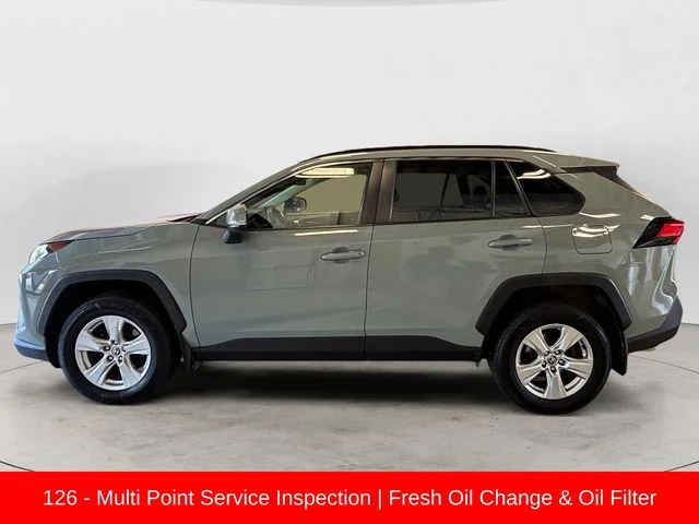 Used 2020  Toyota XLE image 2