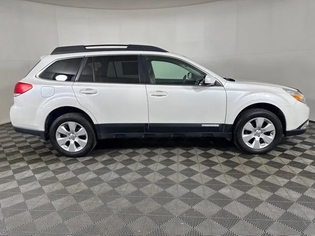 Used 2011 White Subaru 2.5i Premium image 2