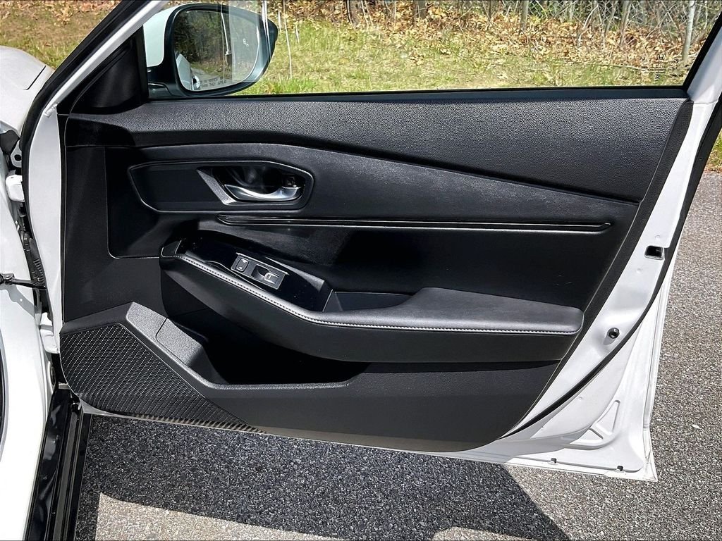 Used 2025 White Honda Touring image 12