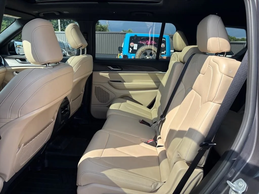 Used 2025 Gray Jeep Limited image 13
