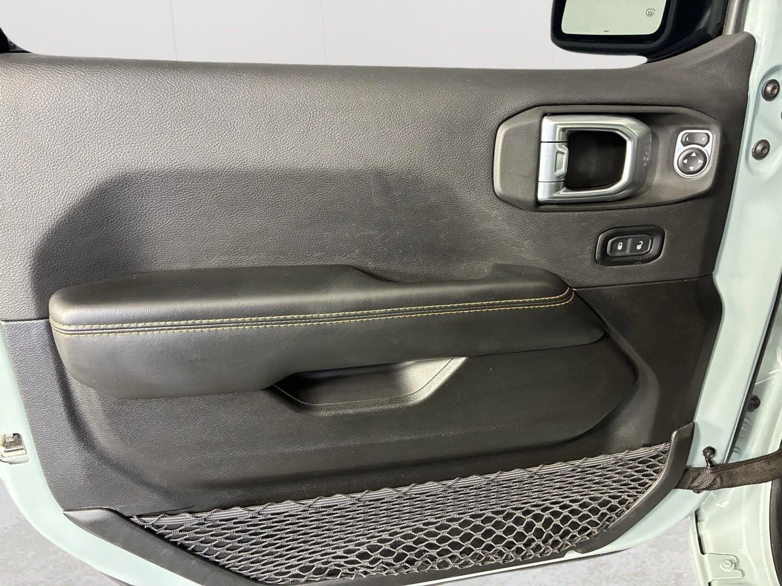 Used 2024 Earl Clearcoat Jeep Sahara image 28
