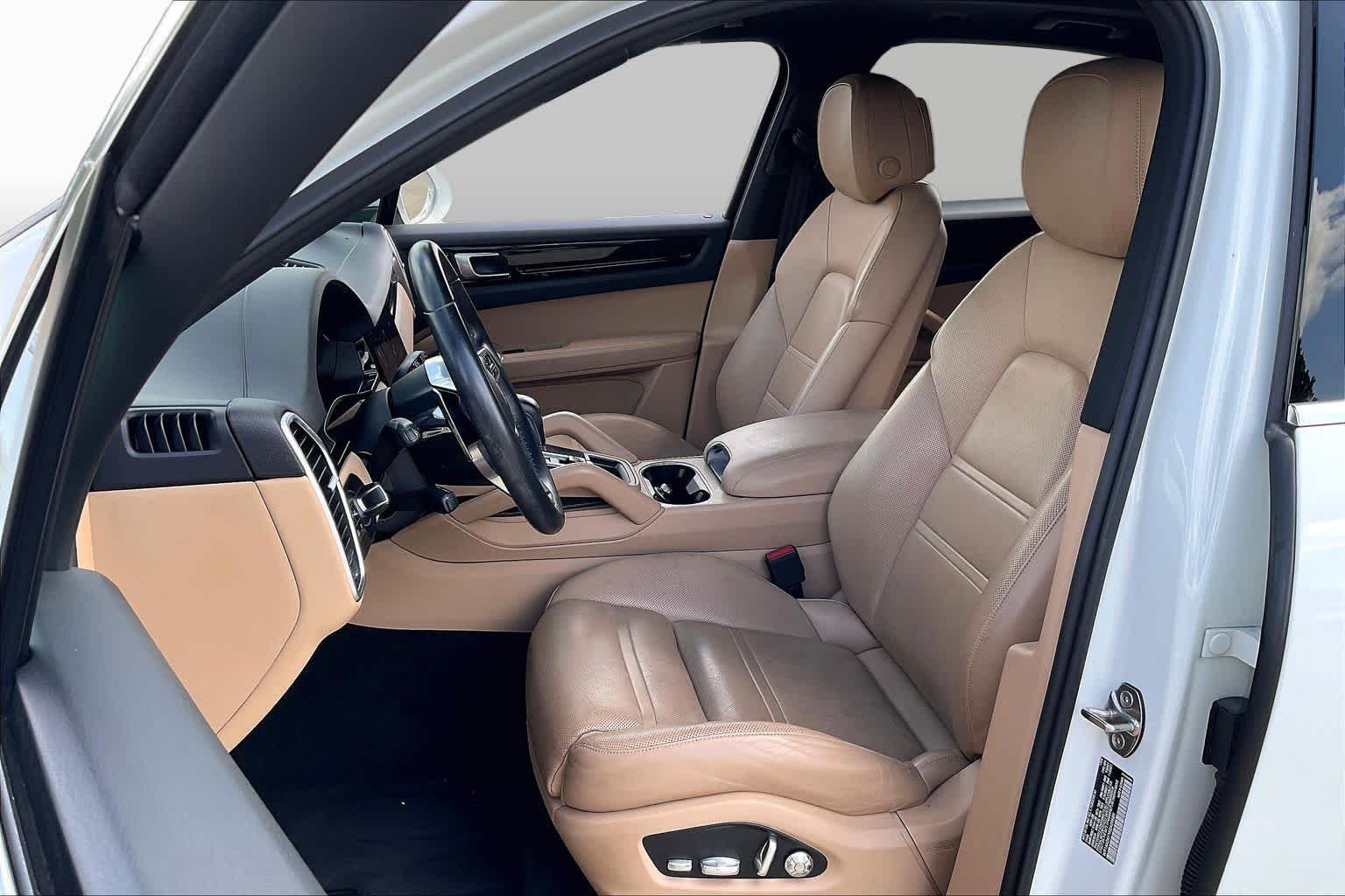 Used 2019 Carrara White Metallic Porsche  image 7