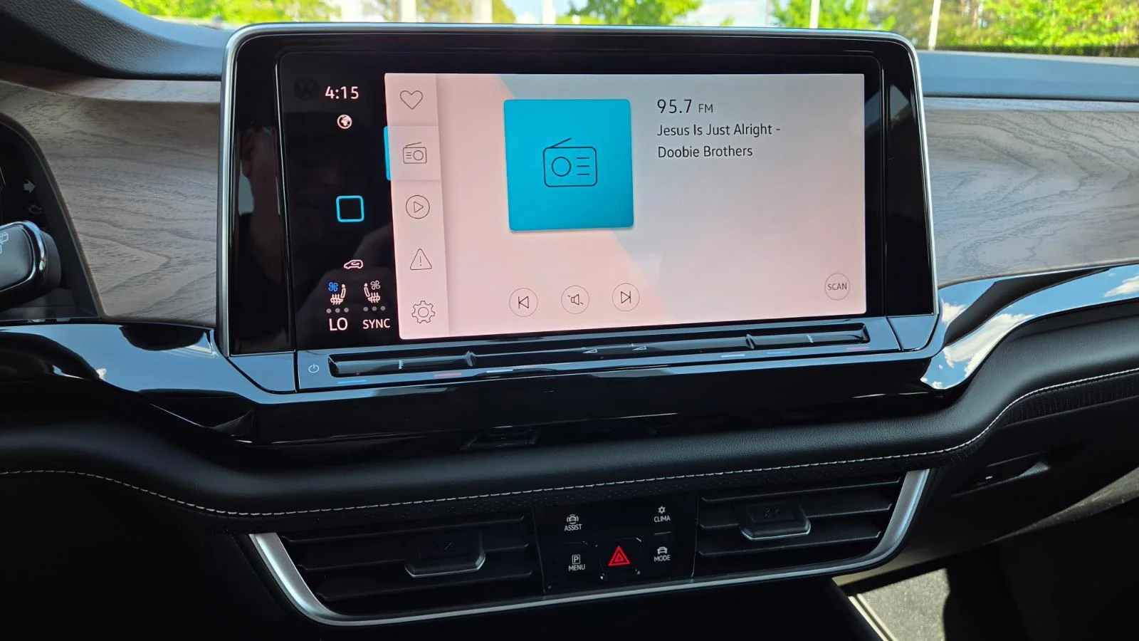 New 2026 Pure Gray Volkswagen 2.0T SE w/Technology image 31