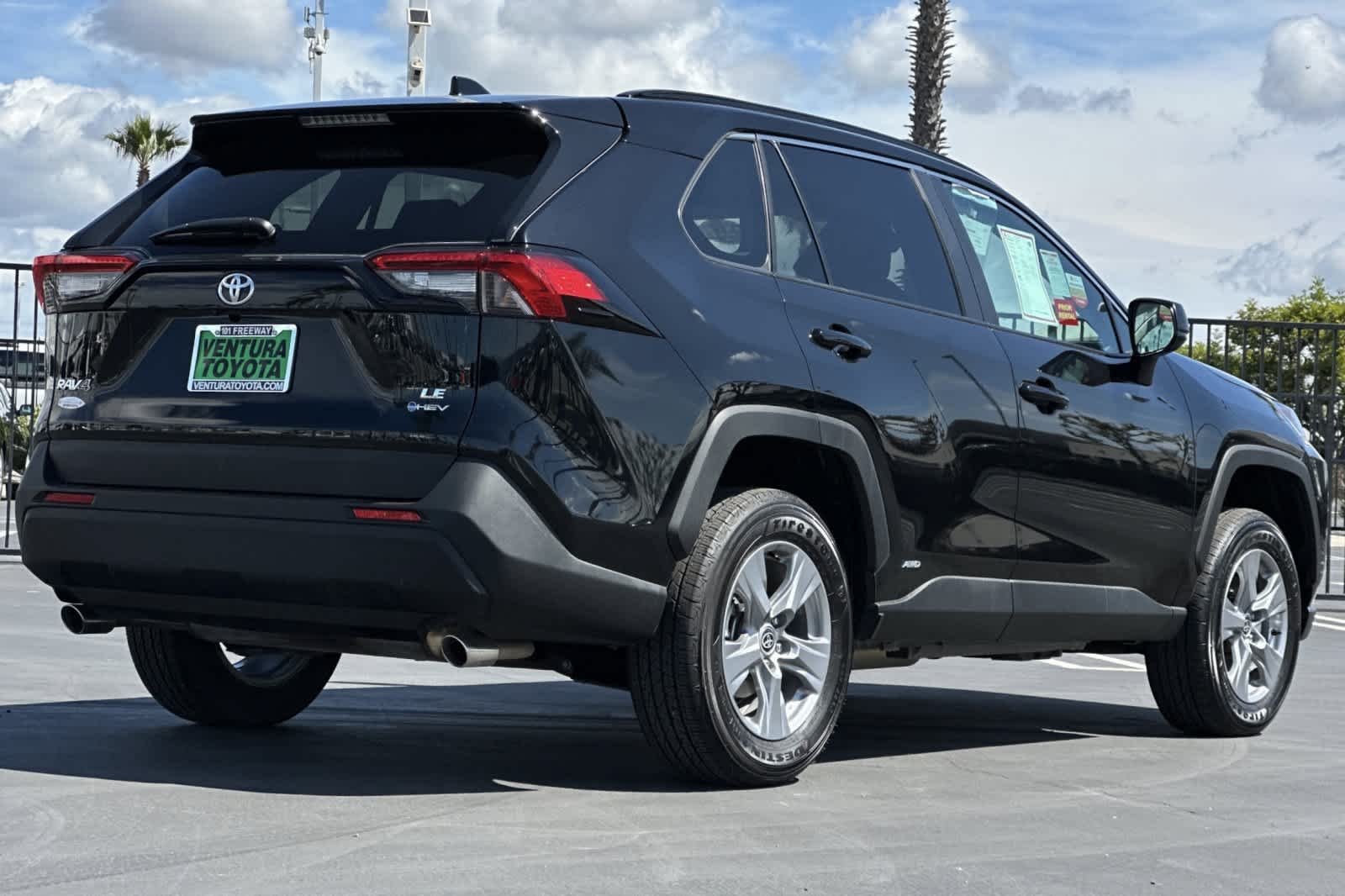 2025 Toyota RAV4 LE - Photo 4