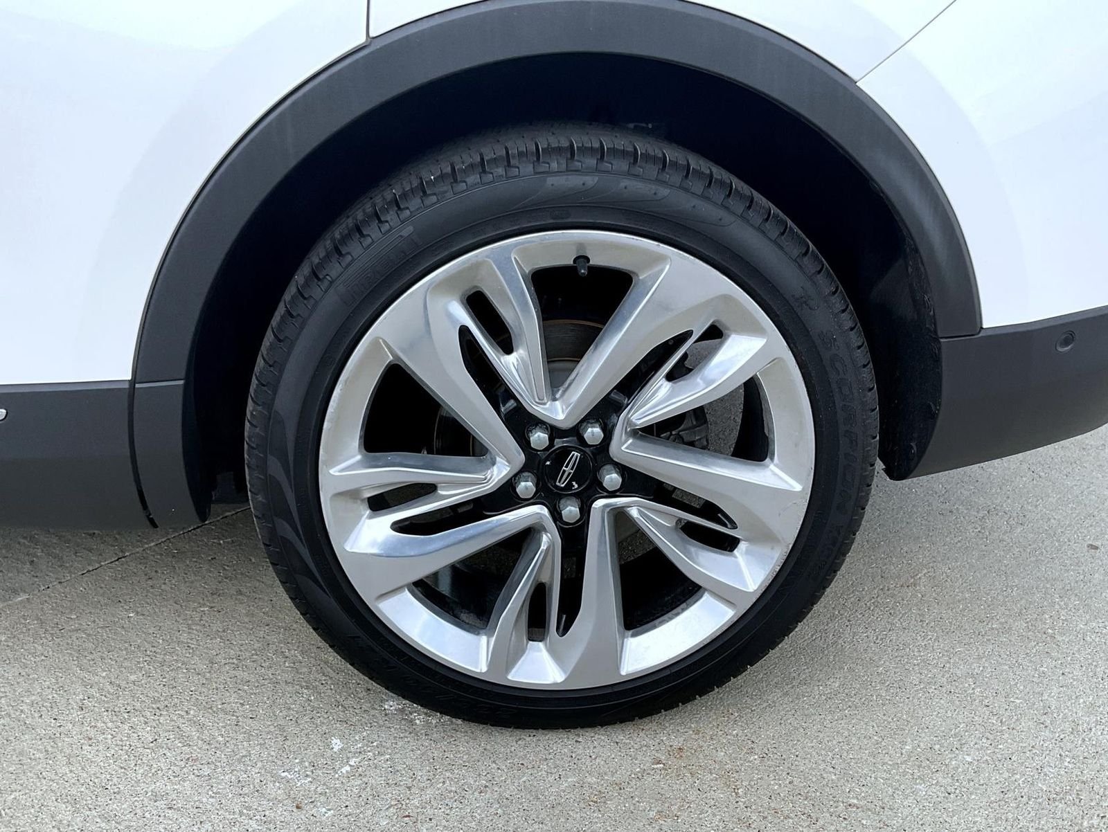 Used 2018 White Lincoln Reserve image 22