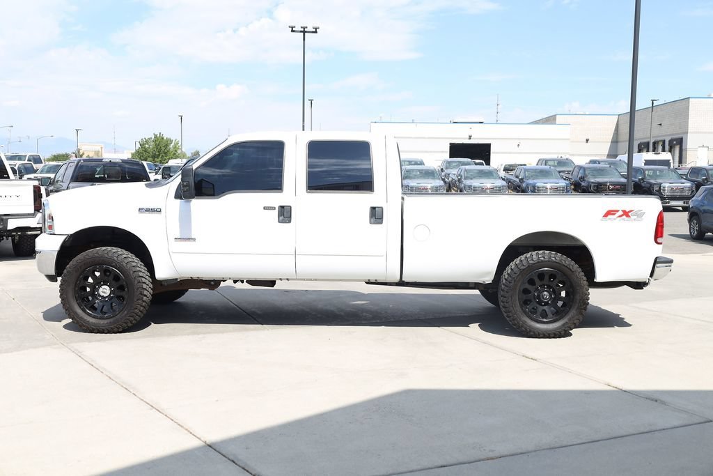Used 2005 White Ford Lariat image 3