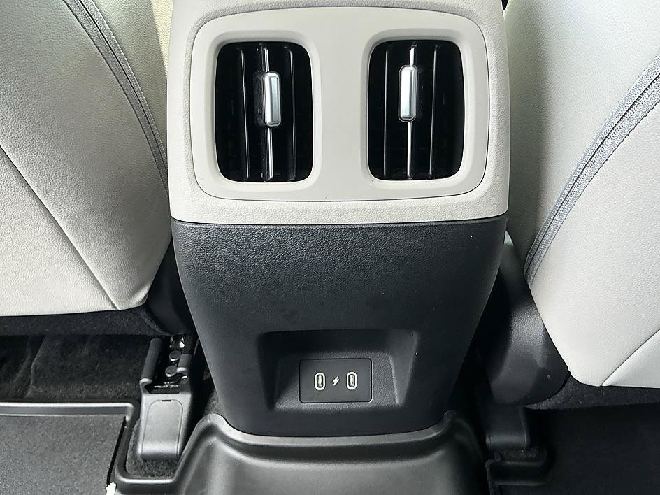 Used 2025 Serenity White Pearl Hyundai SEL Convenience image 25